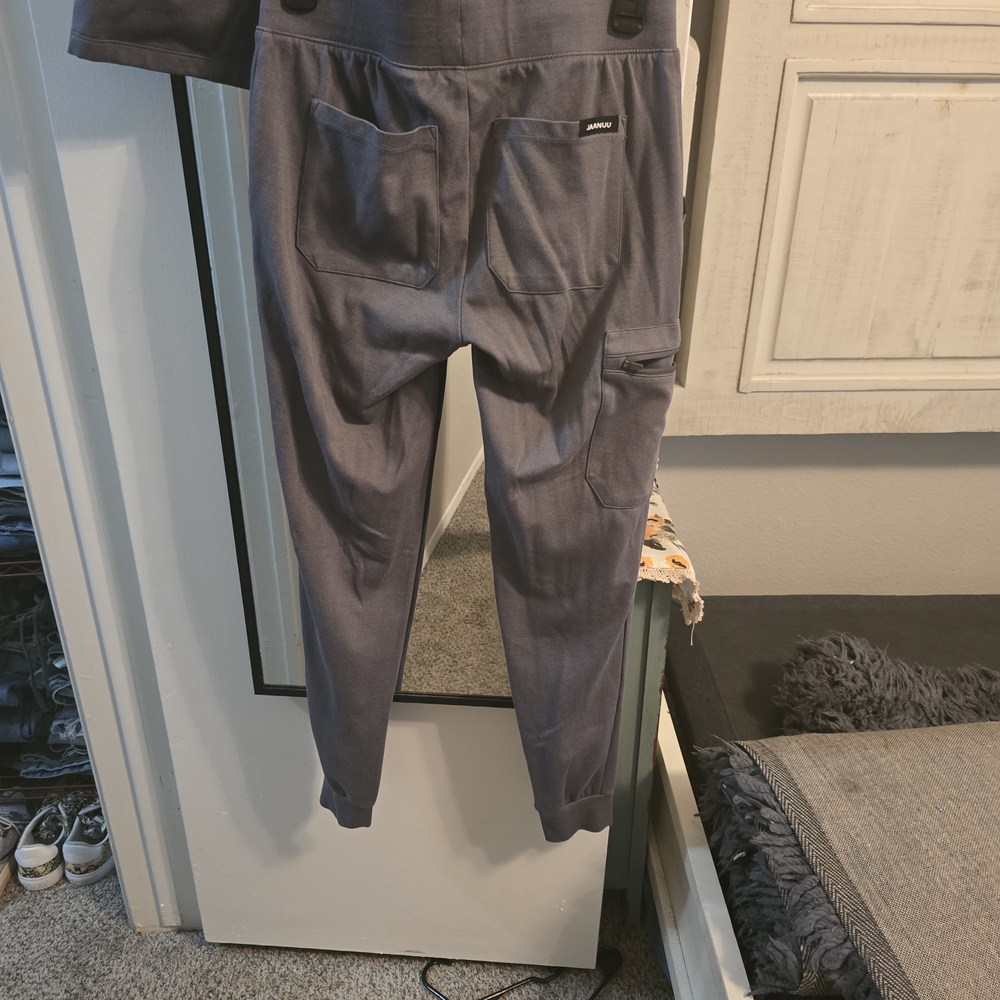 5 Scrub Sets - Picture 14 of 16